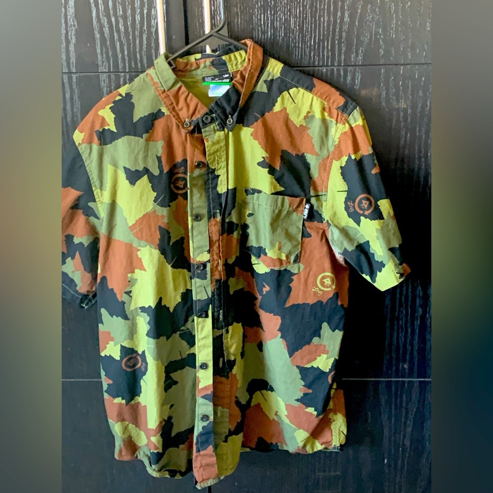 LRG Camouflage Medium Men’s Shirt!